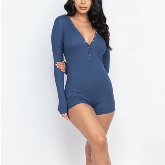 New Stay in your Comfort with this Romper Short long sleeve v-neck front style - Picture 1 of 5